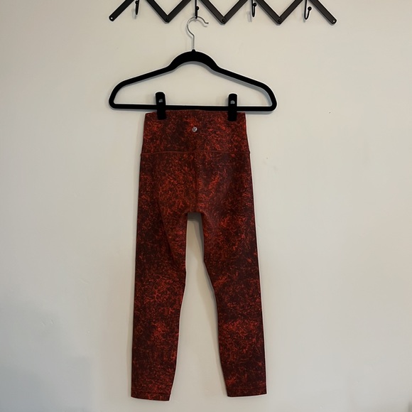 Lululemon Wunder Train High Rise Tight 28” in Denim Wash Print Autumn Red Black - Picture 6 of 6